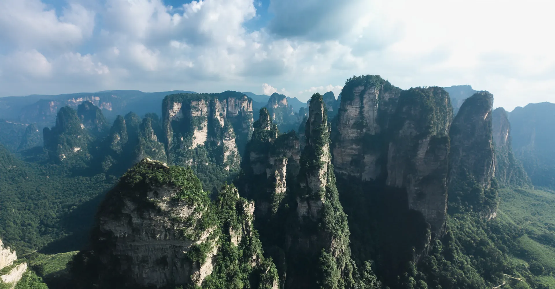Piliers de grès et vallées du parc national de Zhangjiajie